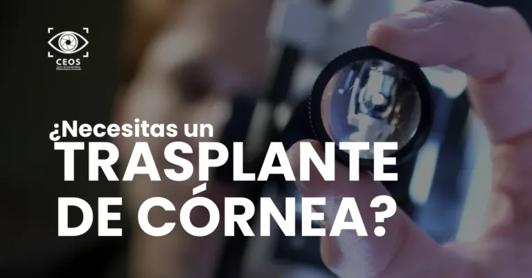 Médico oftalmólogo evaluando la córnea de un paciente para determinar si necesita un trasplante